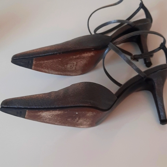 Stuart Weitzma silver high heeled shoe - Picture 5 of 7